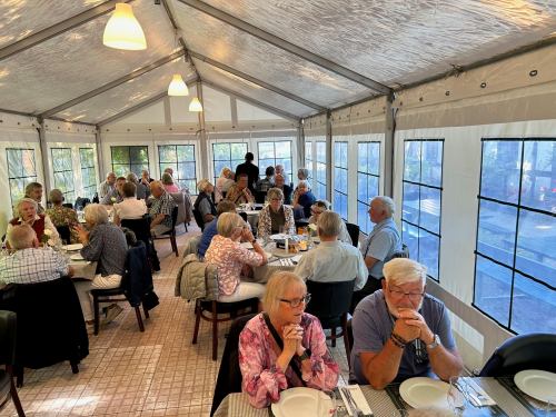 Seden Borgerforening på tur på Odense å og efterfølgende frokost på Carlslund (Foto: Seden Borgerforening)